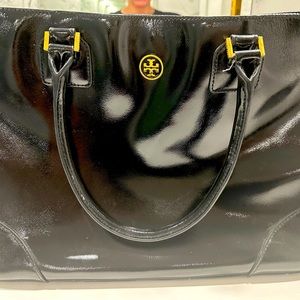 Tory Burch Robinson Tote. Black patent leather.